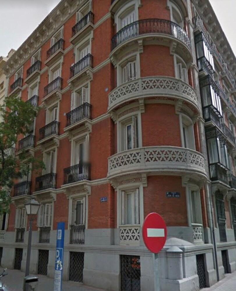 A And Z Juan De Mena (Adults Only) Otel Madrid Dış mekan fotoğraf